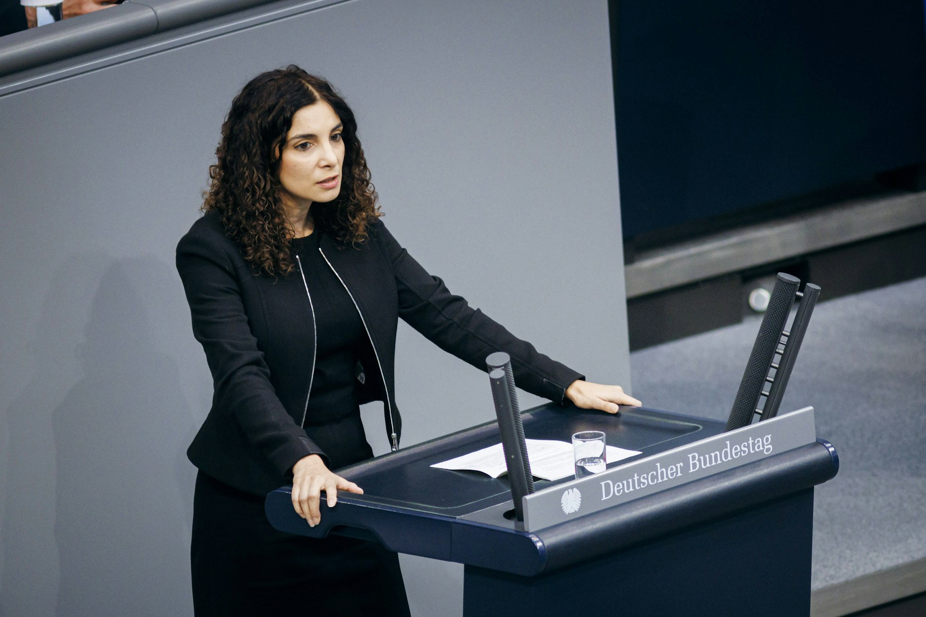 Jessica Tatti vom Bündnis Sahra Wagenknecht im September 2024 im Bundestag