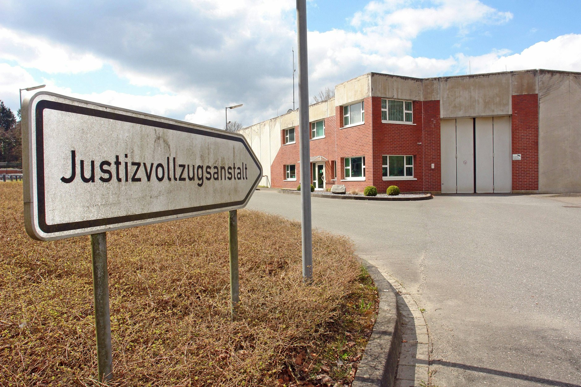 Der radikale Salafisten-Prediger Abdul Alim Hamza saß in Abschiebehaft in der JVA Büren.