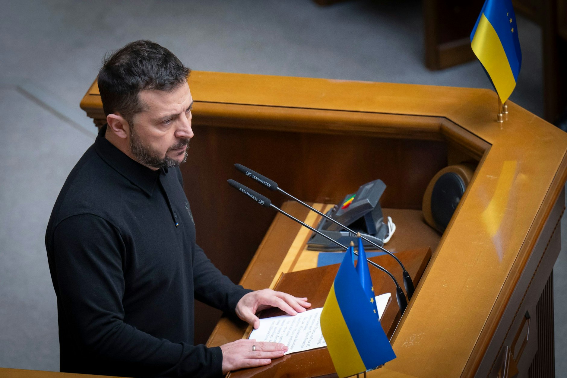 Der ukrainische Präsident Wolodymyr Selenskyj stellte im ukrainischen Parlament seinen Siegesplan gegen Russland vor.