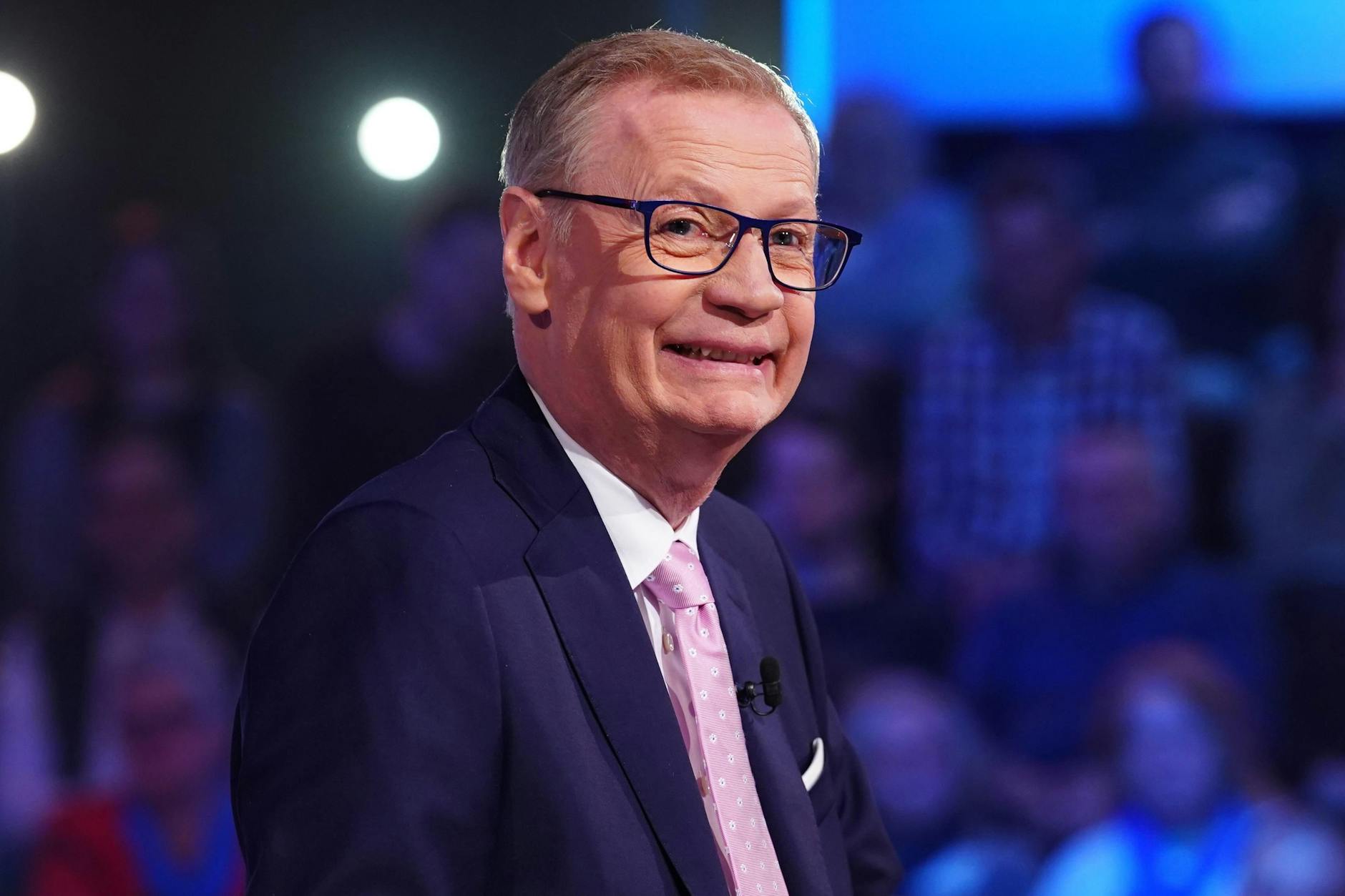 Günther Jauch ist der Star bei „Wer wird Millionär?“ - wagt er sich auch bald aufs Tanzparkett von „Let's Dance“?