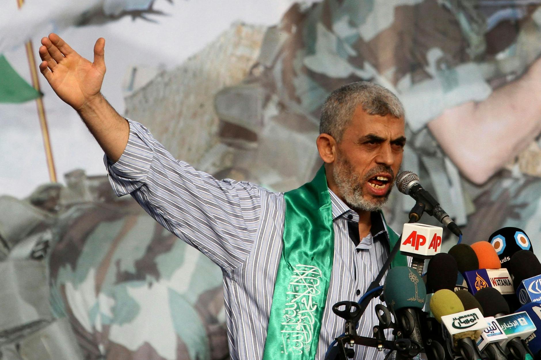 Jahia al-Sinwar, Führer der palästinensischen islamistischen Hamas-Bewegung, spricht während einer Kundgebung. Der Drahtzieher des Massakers vom 7. Oktober wurde jetzt von israelischen Soldaten getötet.