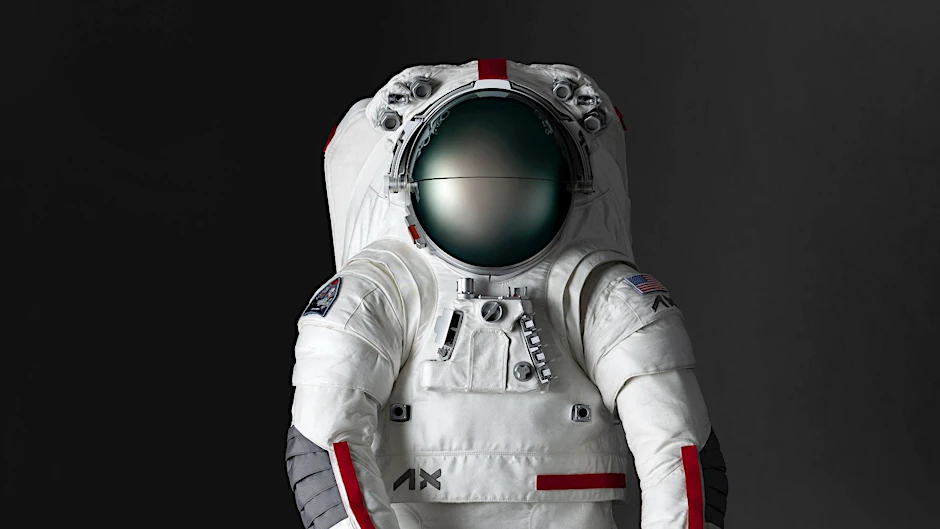 Für Astronautinnen und Astronauten: Der Raumanzug von Prada hält extremen Temperaturen stand und schützt vor Mondstaub.