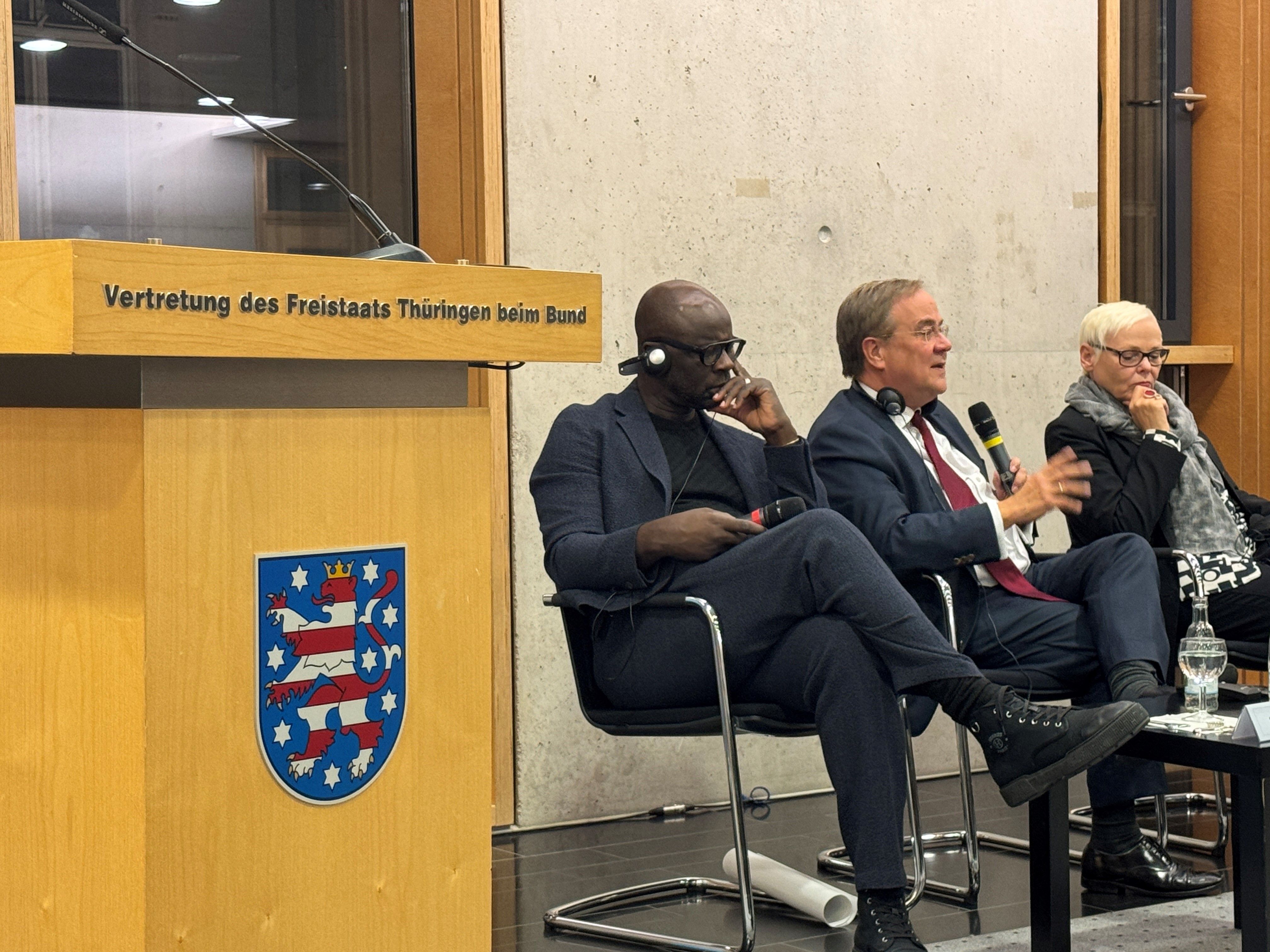 Image - Warum Armin Laschet mit Fußball-Weltmeister Lilian Thuram in Berlin über Rassismus redete