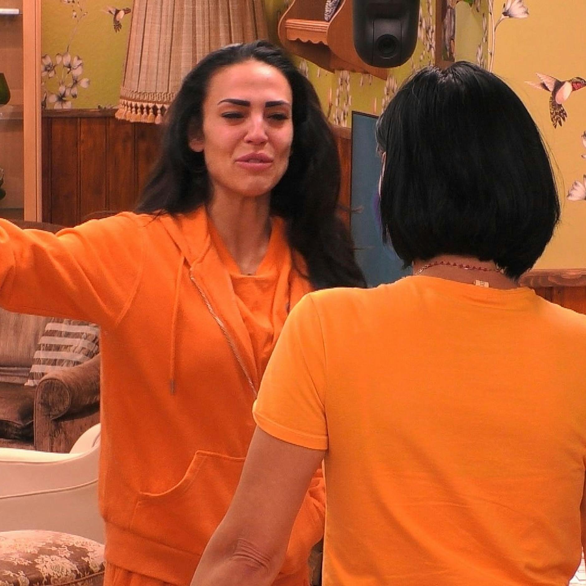 Elena Miras flippt erneut aus: Fans unterstellen Big Brother Zensur!