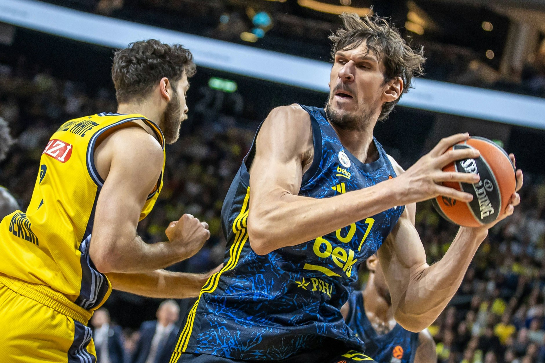 War für William McDowell-White und Alba Berlin nach dem Seitenwechsel schwer zu kontrollieren: Boban Marjanovic (r.)