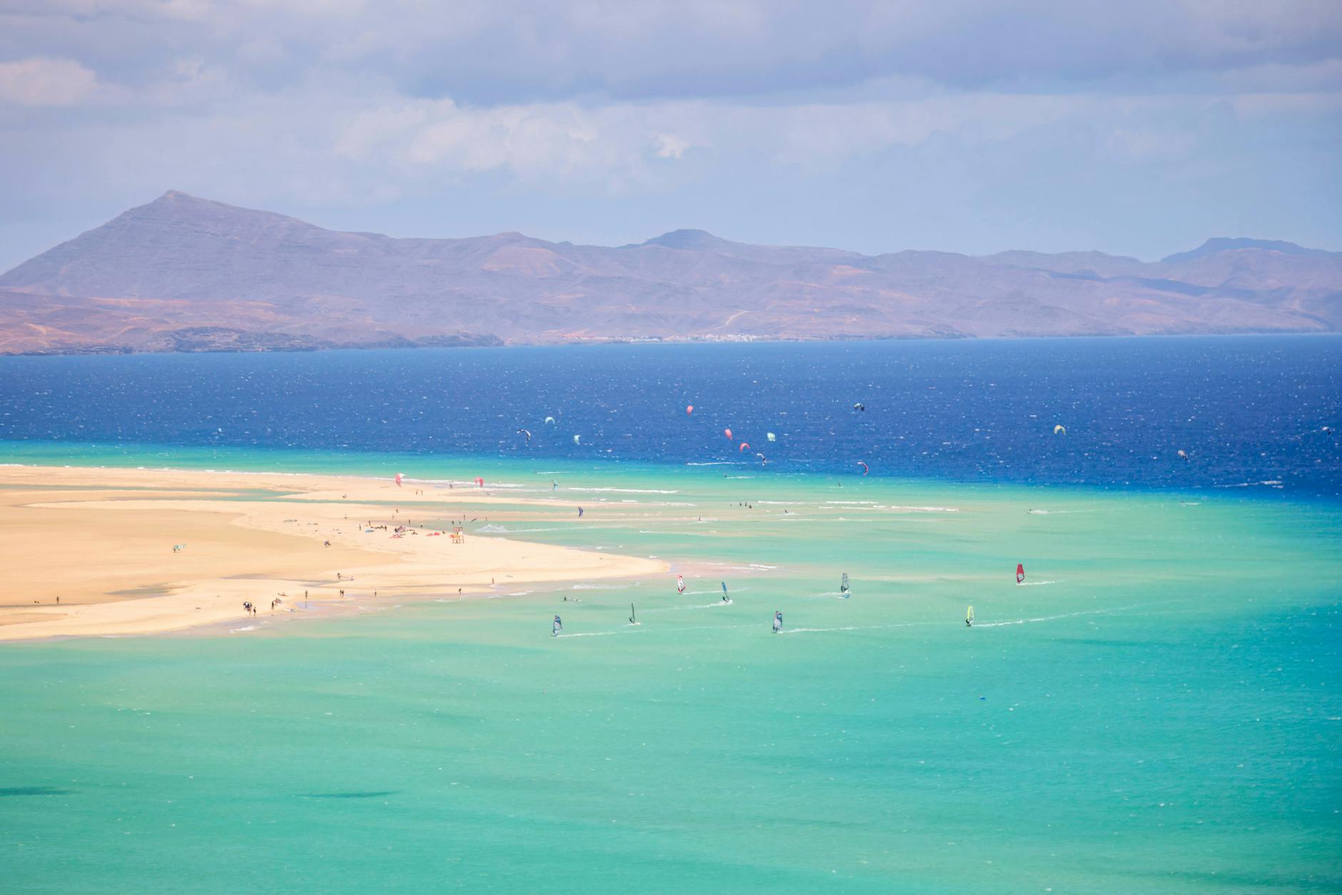 Von Berlin-Brandenburg aus lässt sich der Herbst ganz einfach und mit einem Direktflug entfliehen. Eines der schönsten Ziele: die Kanaren-Insel Fuerteventura.