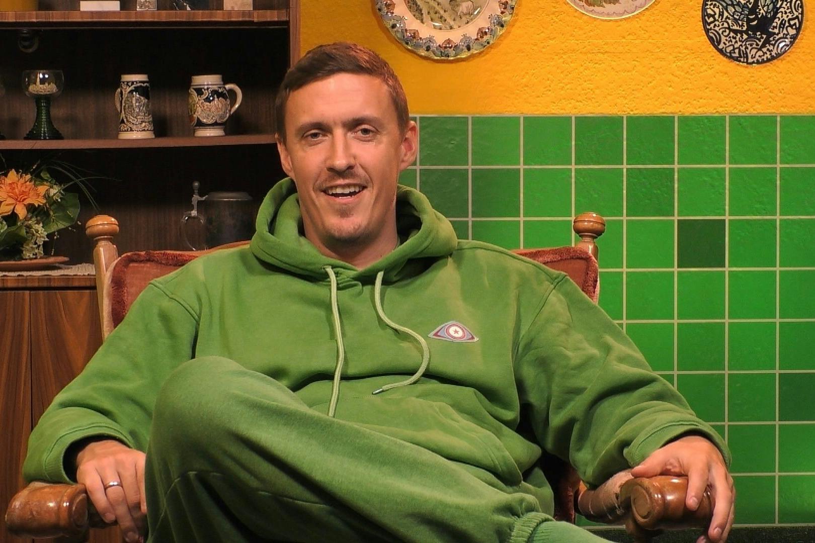 Ex-Fußball-Profi Max Kruse (36) nahm zuletzt bei „Promi Big Brother“ teil und plauderte dort aus dem Nähkästen, wie viele Millionen er beim VfL Wolfsburg kassierte.
