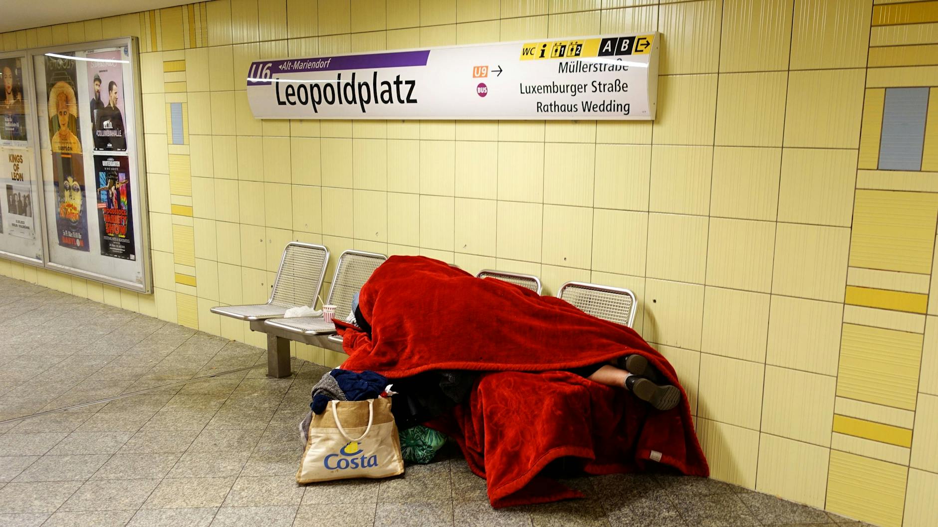 Armut in der Hauptstadt, die Obdachlosigkeit ist auf den Straßen Berlins sichtbar. 