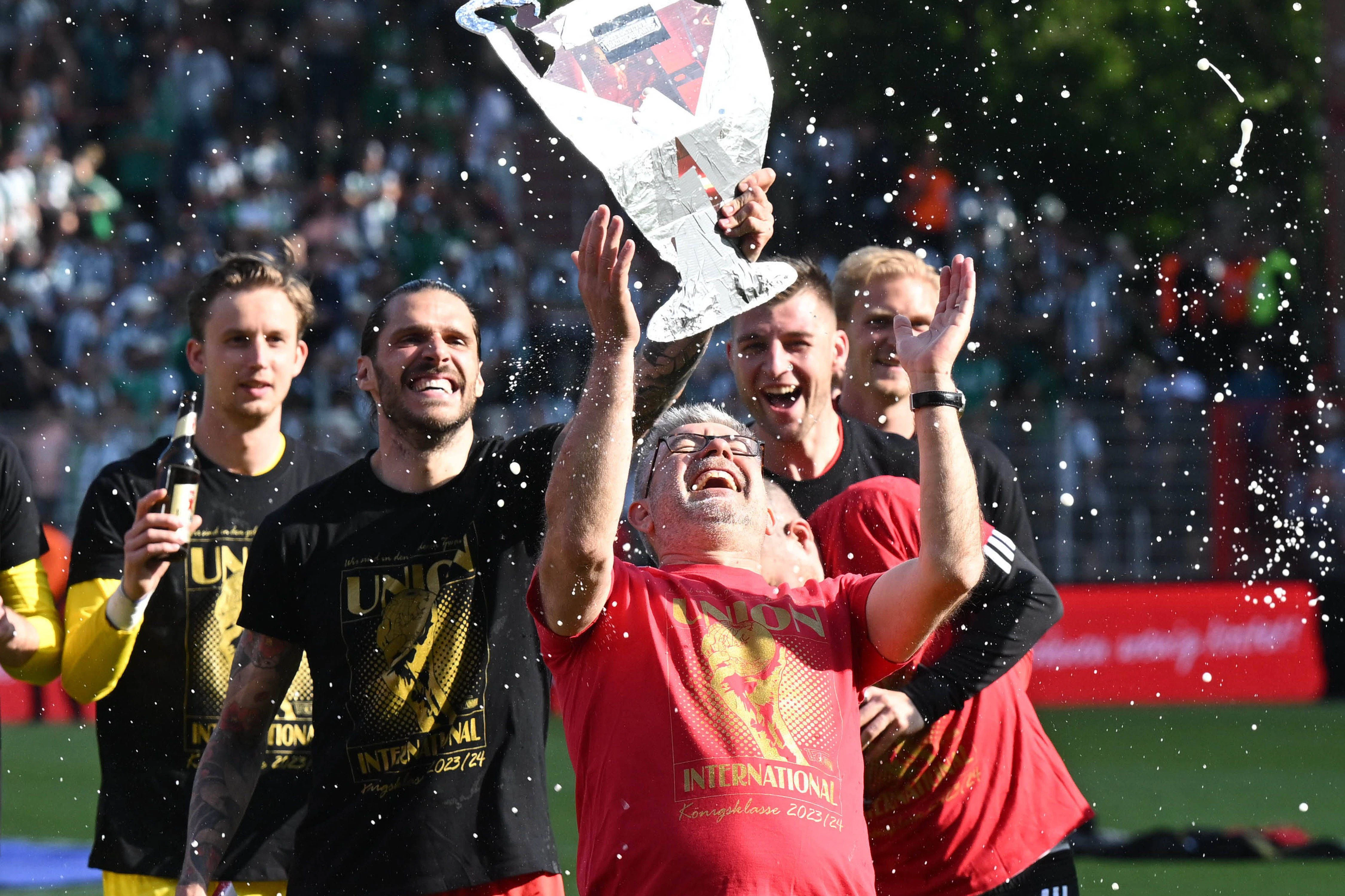 Der Höhepunkt: Urs Fischer (58) feiert mit dem 1. FC Union am Ende der Saison 2022/23 den Einzug in die Champions League.&nbsp;