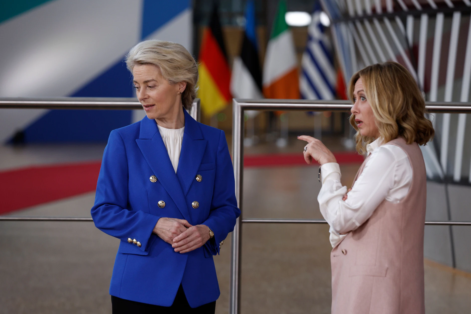 EU-Kommissionspräsidentin Ursula von der Leyen (l.) und die italienische Ministerpräsidentin Giorgia Meloni in Brüssel
