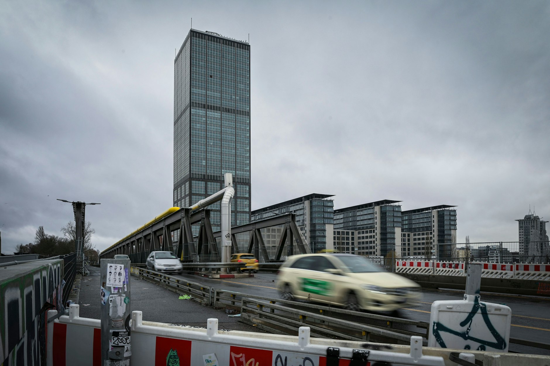 Kein A 100-Ausbau, bevor die Elsenbrücke (F.) fertig ist, fordern Bezirkspolitiker in Friedrichshain-Kreuzberg.