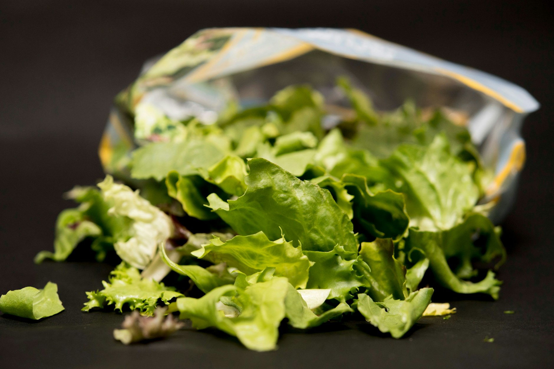 Schnell Salat zubereiten? Auch wenn verpackte Salate als «verzehrfertig» gelten, sollten sie vor dem Essen gewaschen werden.