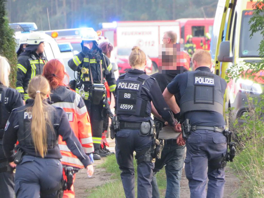 Familien-Horror im Havelland: Brennende Häuser, ein Toter, Kampfhund erschossen