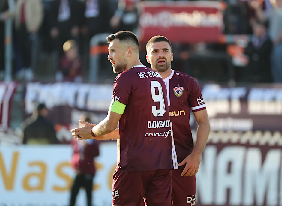 Rufat Dadashov (l.) und David Haider vom BFC Dynamo sind schon ganz gespannt auf das Duell mit Lok Leipzig.