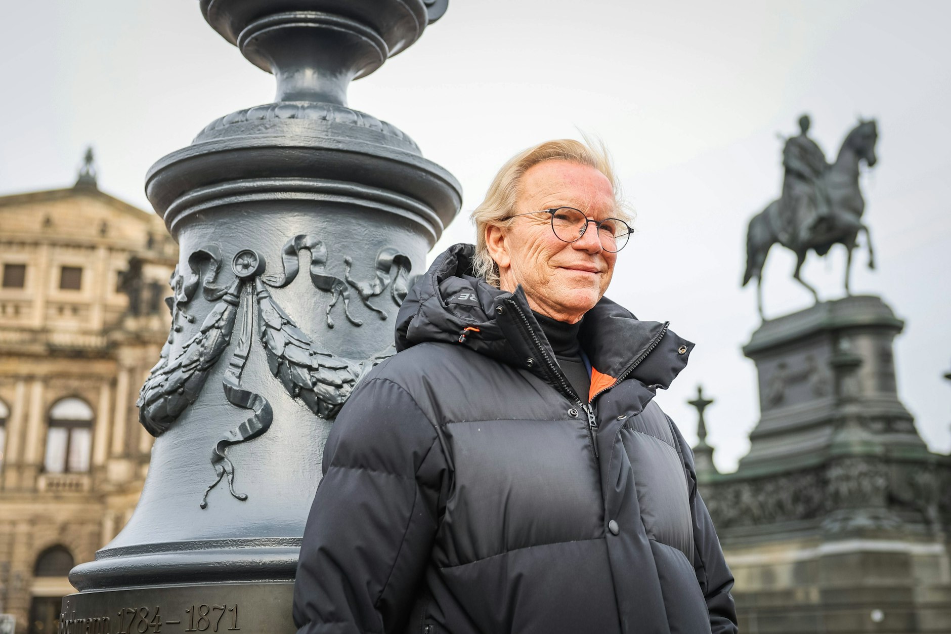 Wolfgang Lippert gehört zu den bekanntesten Ostdeutschen. Der Entertainer, Moderator und Sänger blickt auf eine lange Karriere zurück, die schon in der DDR begann.