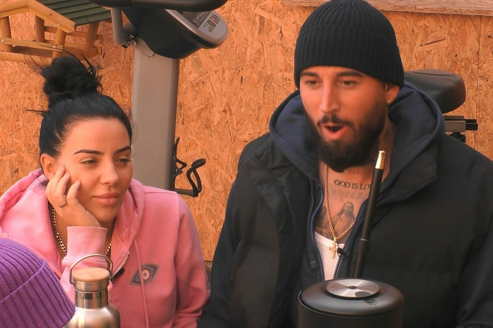 Leyla Lahouar und Mike Heiter kriegen sich wegen Elena Miras in die Haare.