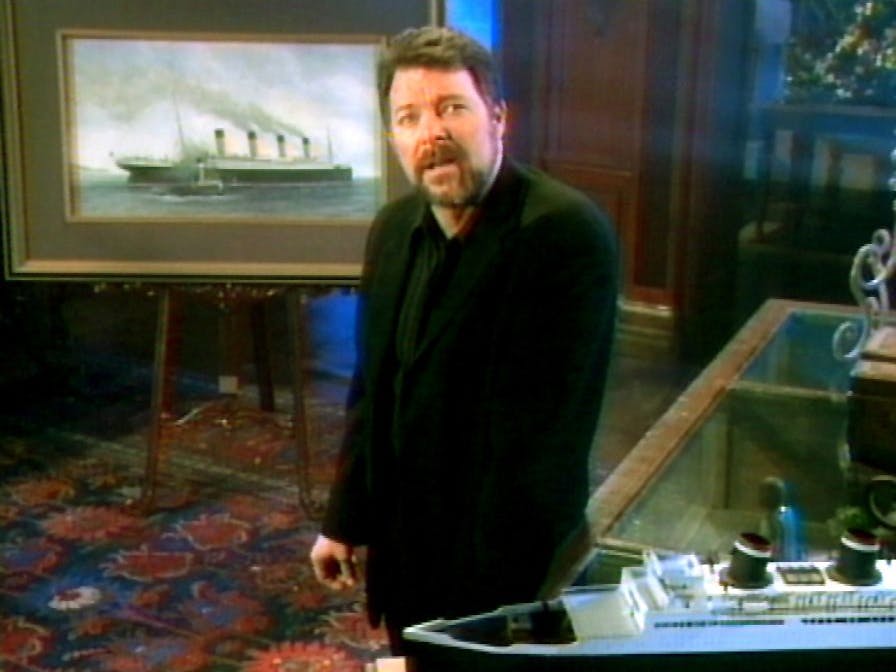 Jonathan Frakes war schon in den frühen Staffeln von X-Factor: Das Unfassbare als Moderator zu sehen.