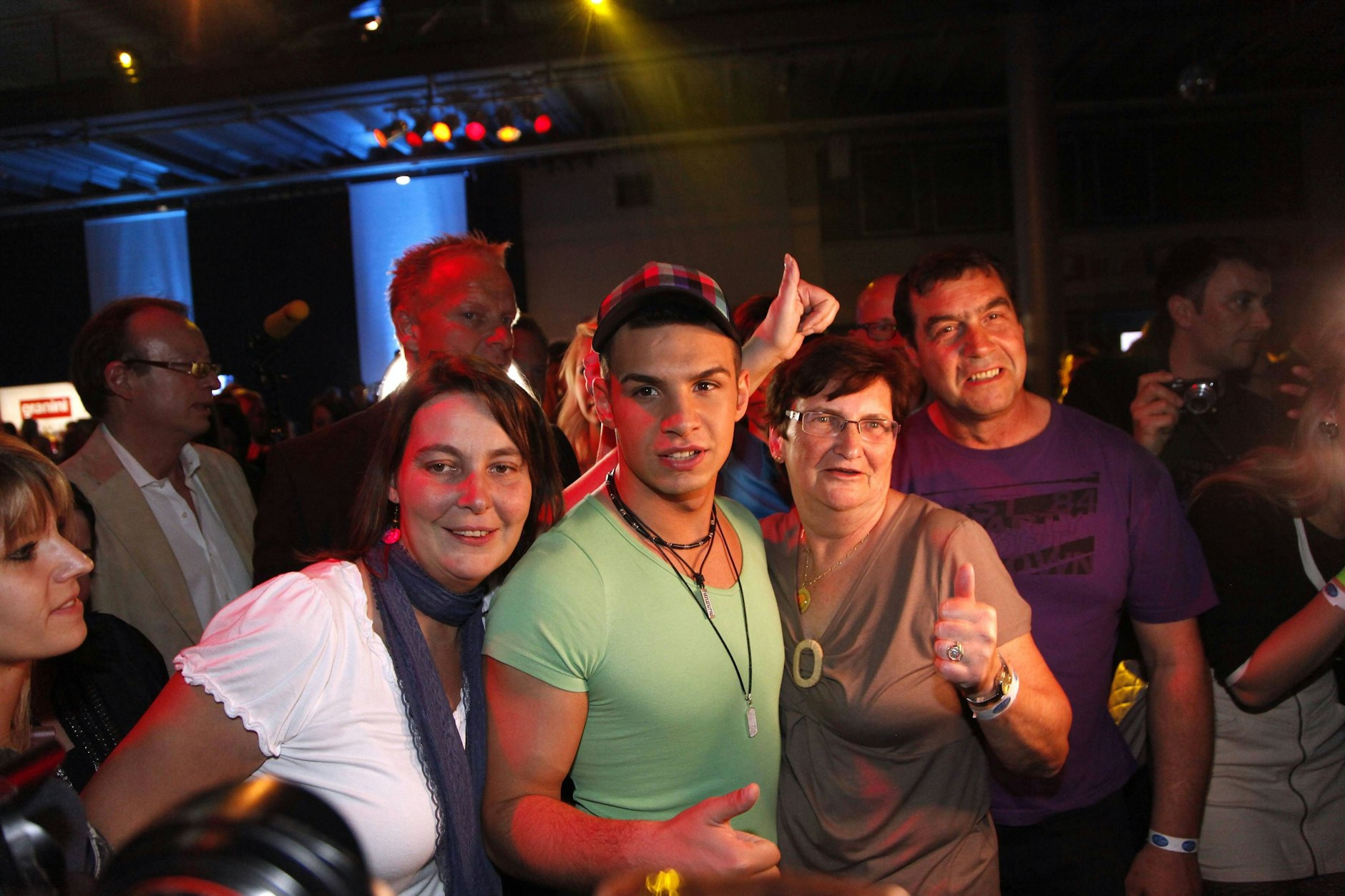 Pietro Lombardi mit seiner Familie bei der DSDS-Aftershowparty 2011.
