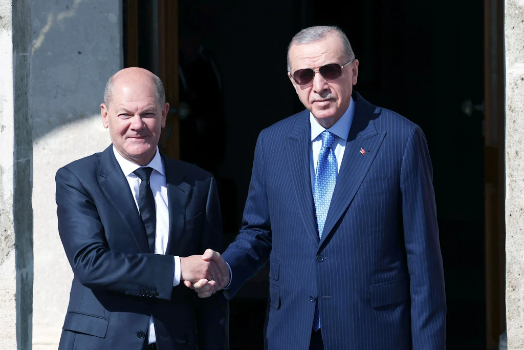 Kanzler in der Türkei: Was Scholz und Erdogan voneinander wollen