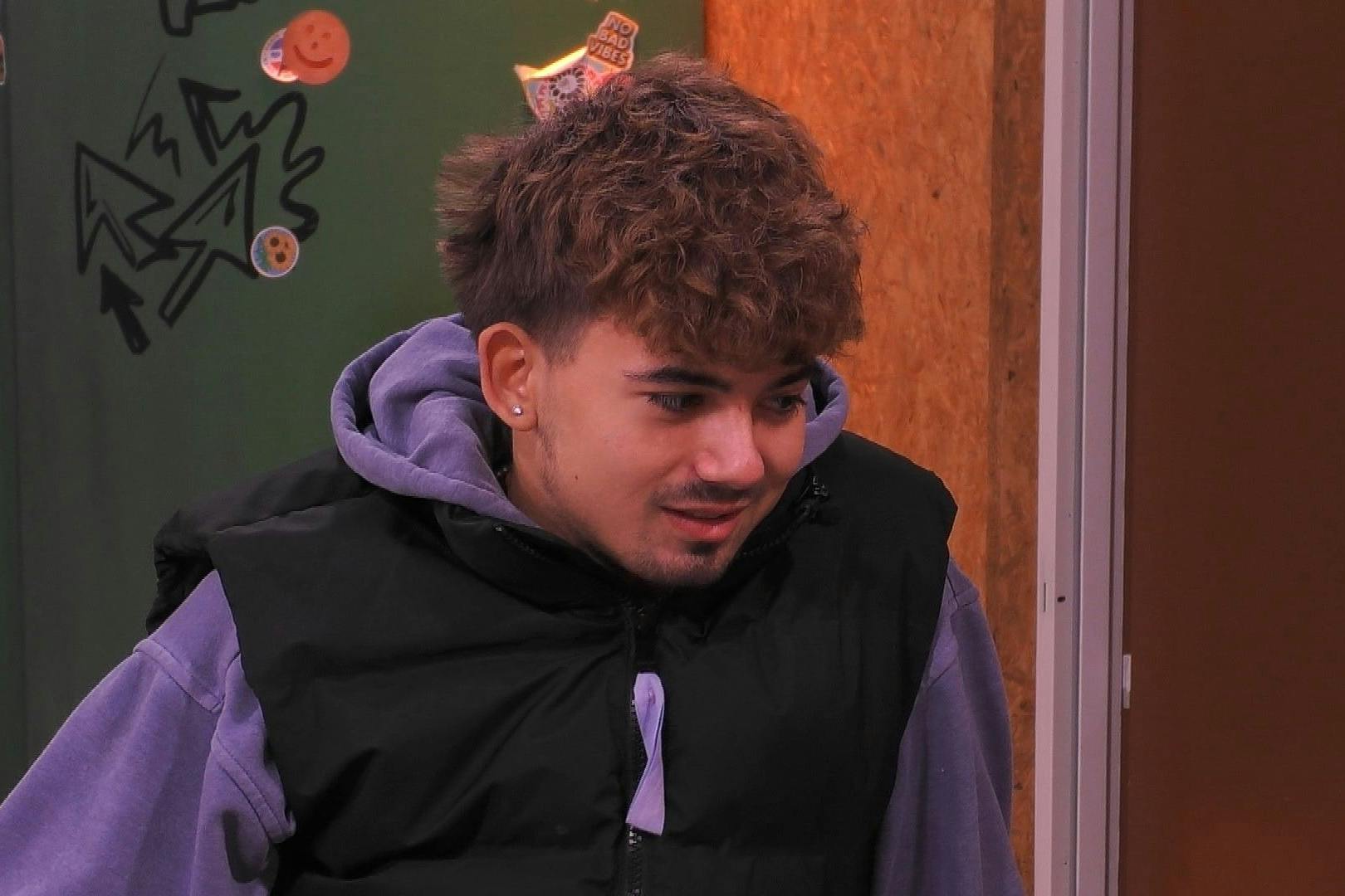 Sinan Movez hat nach seinem „Promi Big Brother“-Auszug keine guten Worte für Cecilia und Elena übrig.