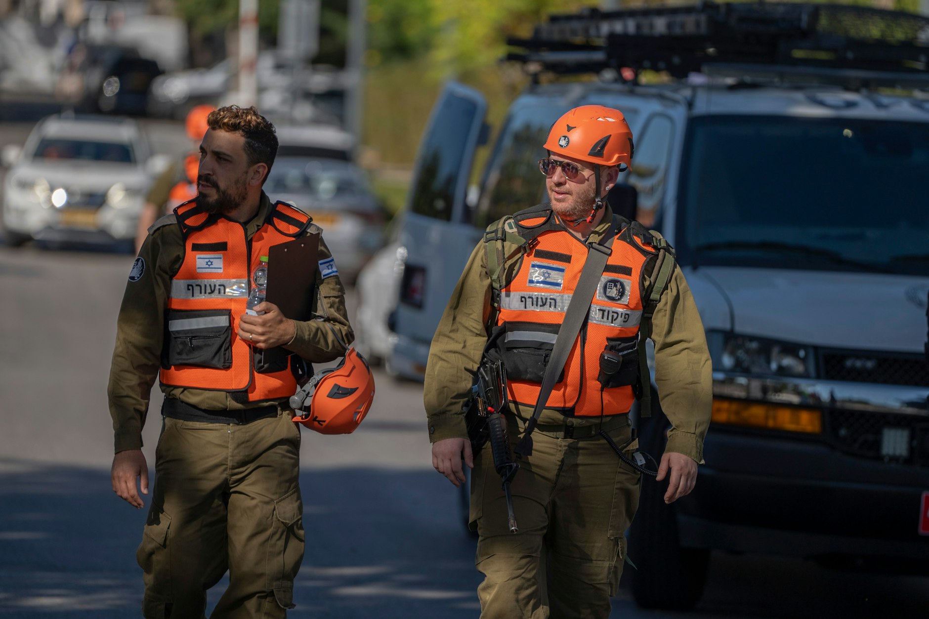 Caesarea: Israelische Sicherheitskräfte stehen nach einem Drohnenangriff in der Nähe von Benjamin Netanjahus Haus.