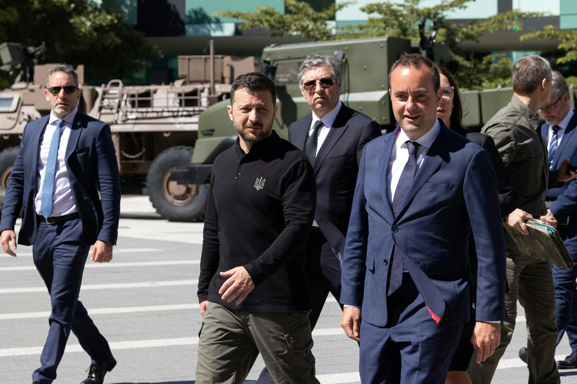 Frankreichs Verteidigungsminister Sébastien Lecornu (r.) mit dem ukrainischen Präsidenten Wolodymyr Selenskyj.