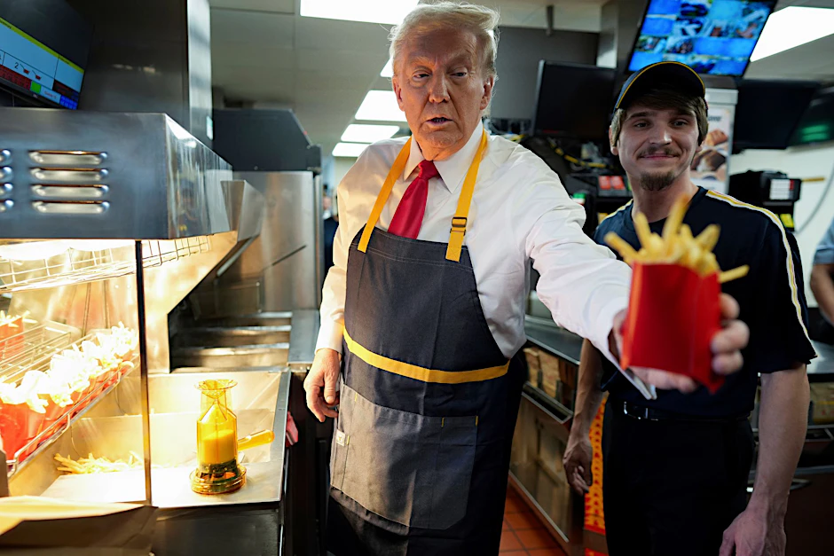 Donald Trump gibt eine Pommes-Bestellung raus.