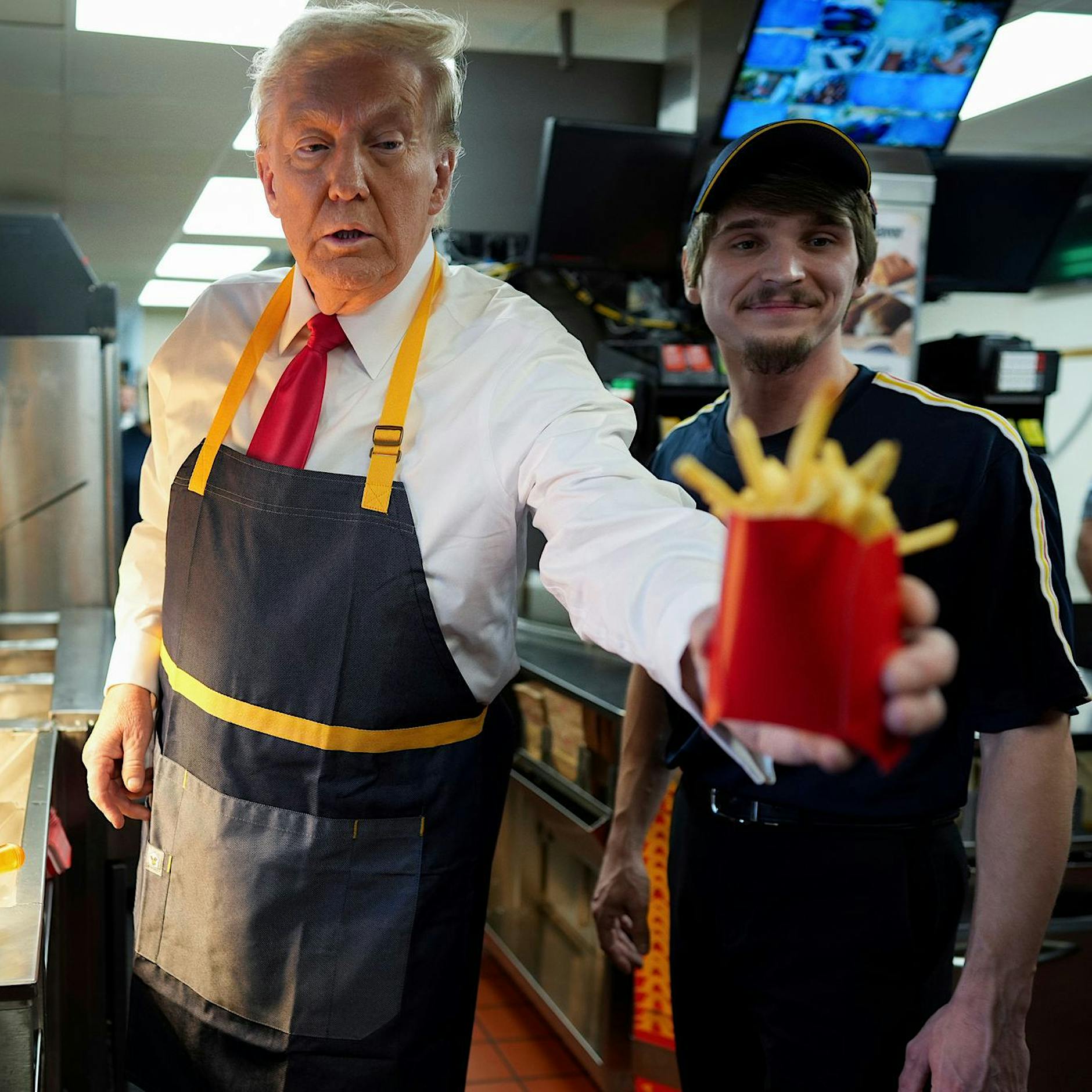 McDonald’s wird zur Wahlkampfarena: Donald Trump an der Pommes-Station