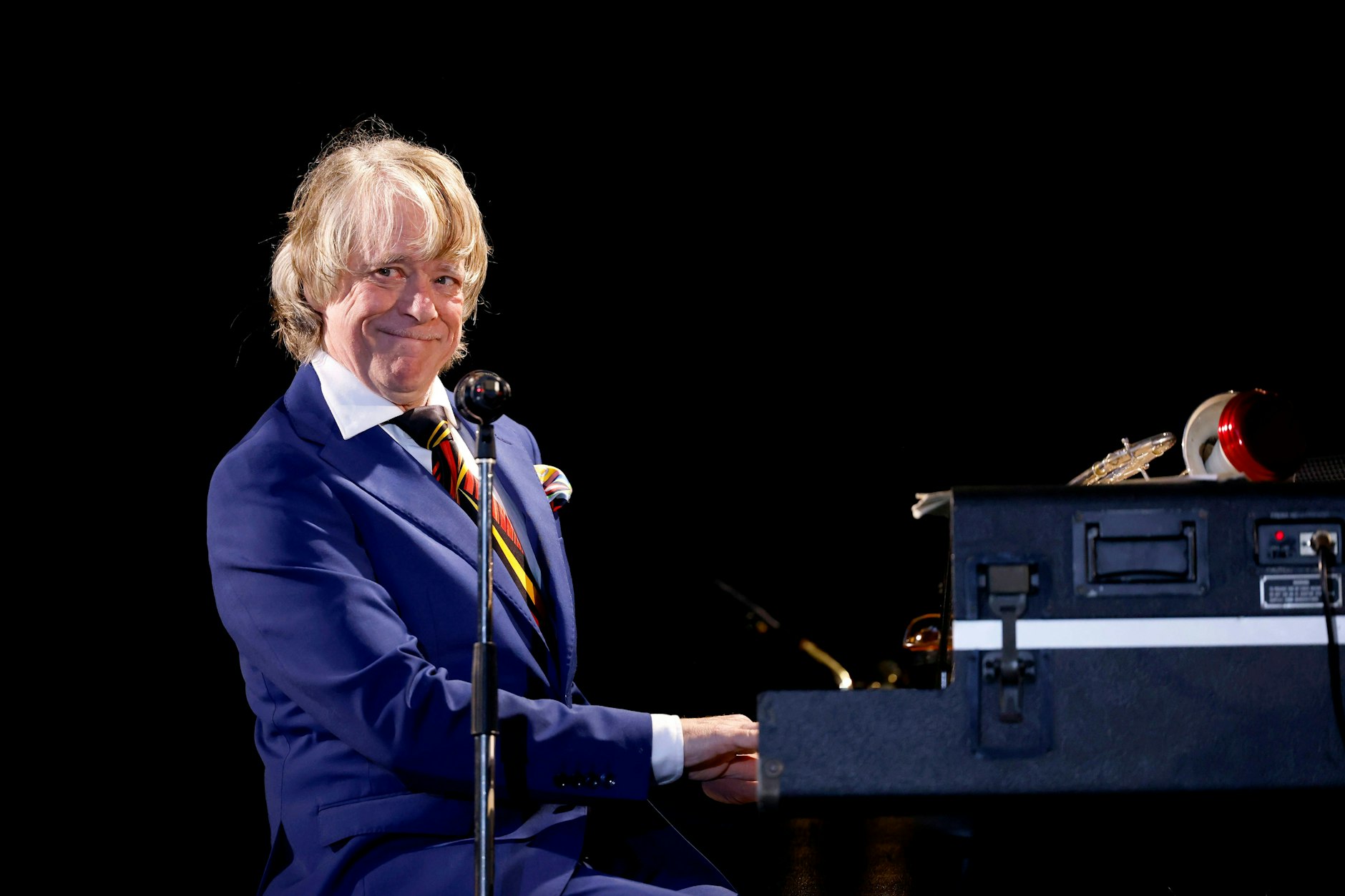 Helge Schneider bei seinem Auftritt im Rahmen seiner „Katzeklo auf Räder“ - Tour.