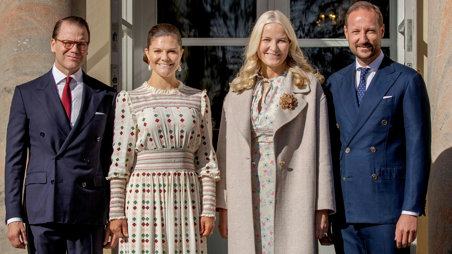 Schwedens Kronprinzenpaar Haakon und Victoria mit dem norwegischen Kronprinzenpaar Mette-Marit und Daniel (v.li.)