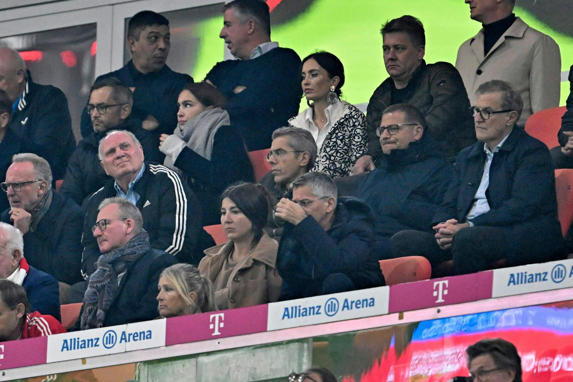 Gute Laune sieht anders aus: Die Bosse des FC Bayern während des Spiel gegen den VfB Stuttgart. 