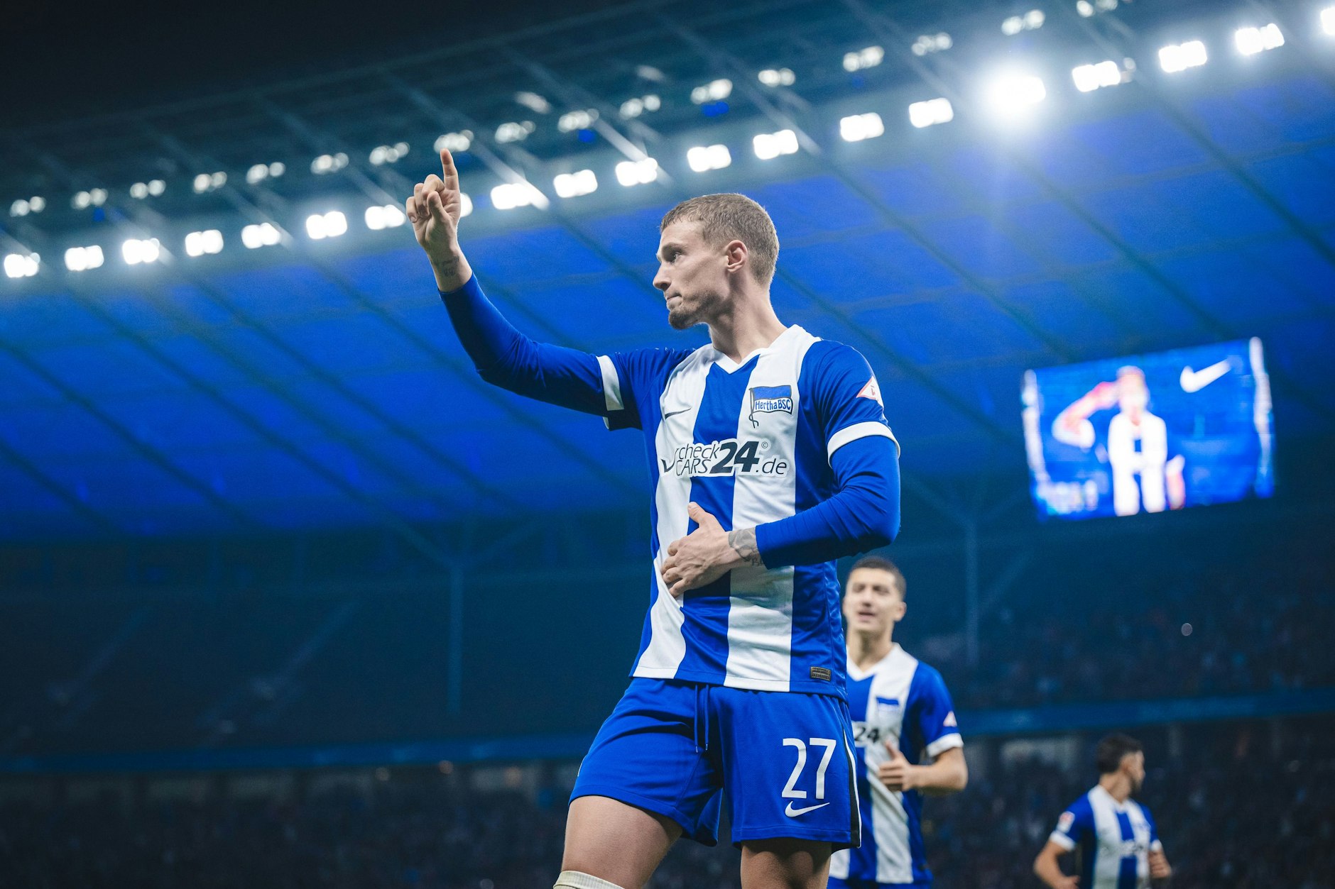 Ein Mann will wieder nach oben! Michael Cuisance macht Herthas Fans gerade glücklich. Beim 3:1 gegen Braunschweig machte der Franzose sein viertes Saisontor.