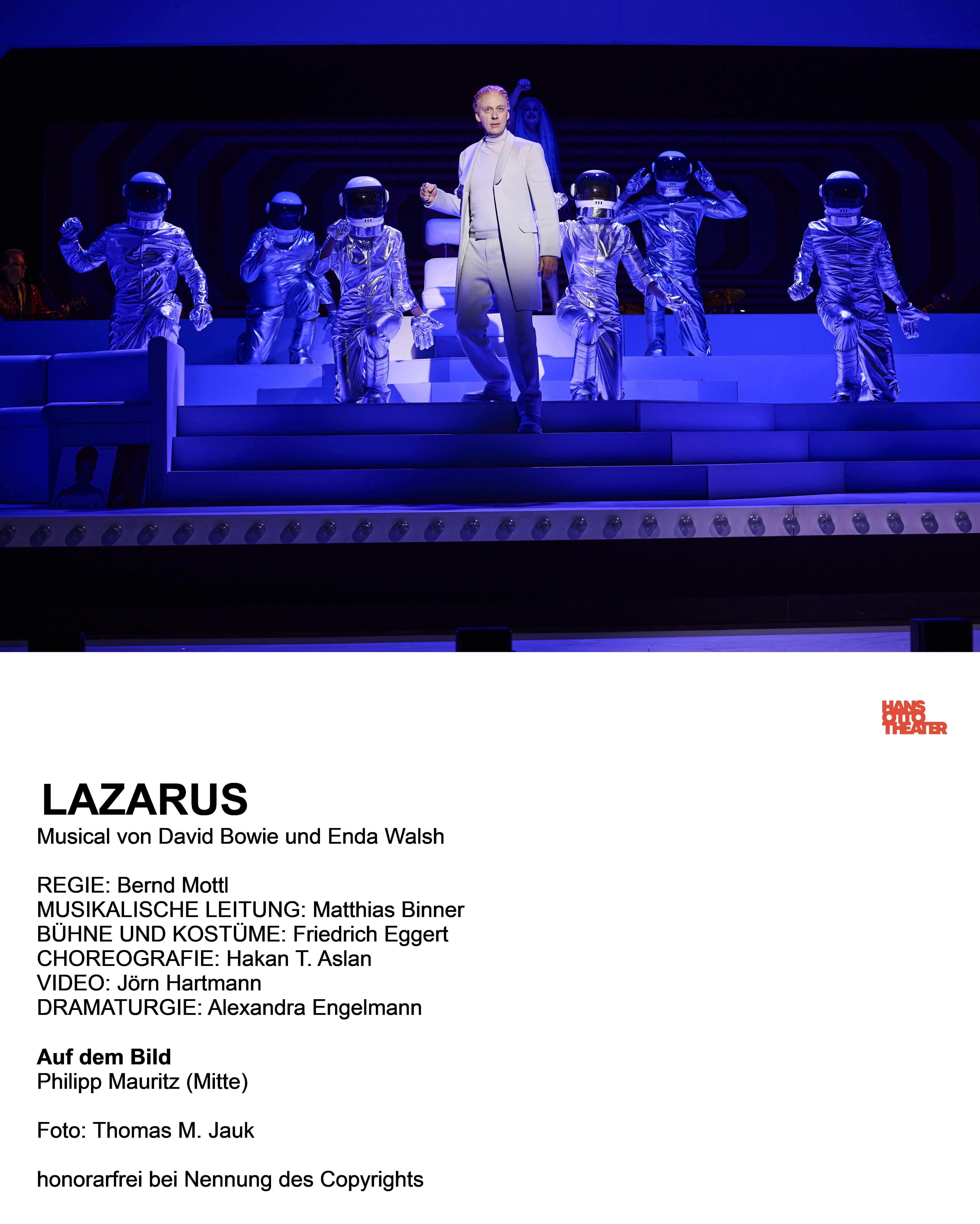 Image - David-Bowie-Musical „Lazarus“ in Potsdam: Melancholischer Alien mit Alkoholproblem