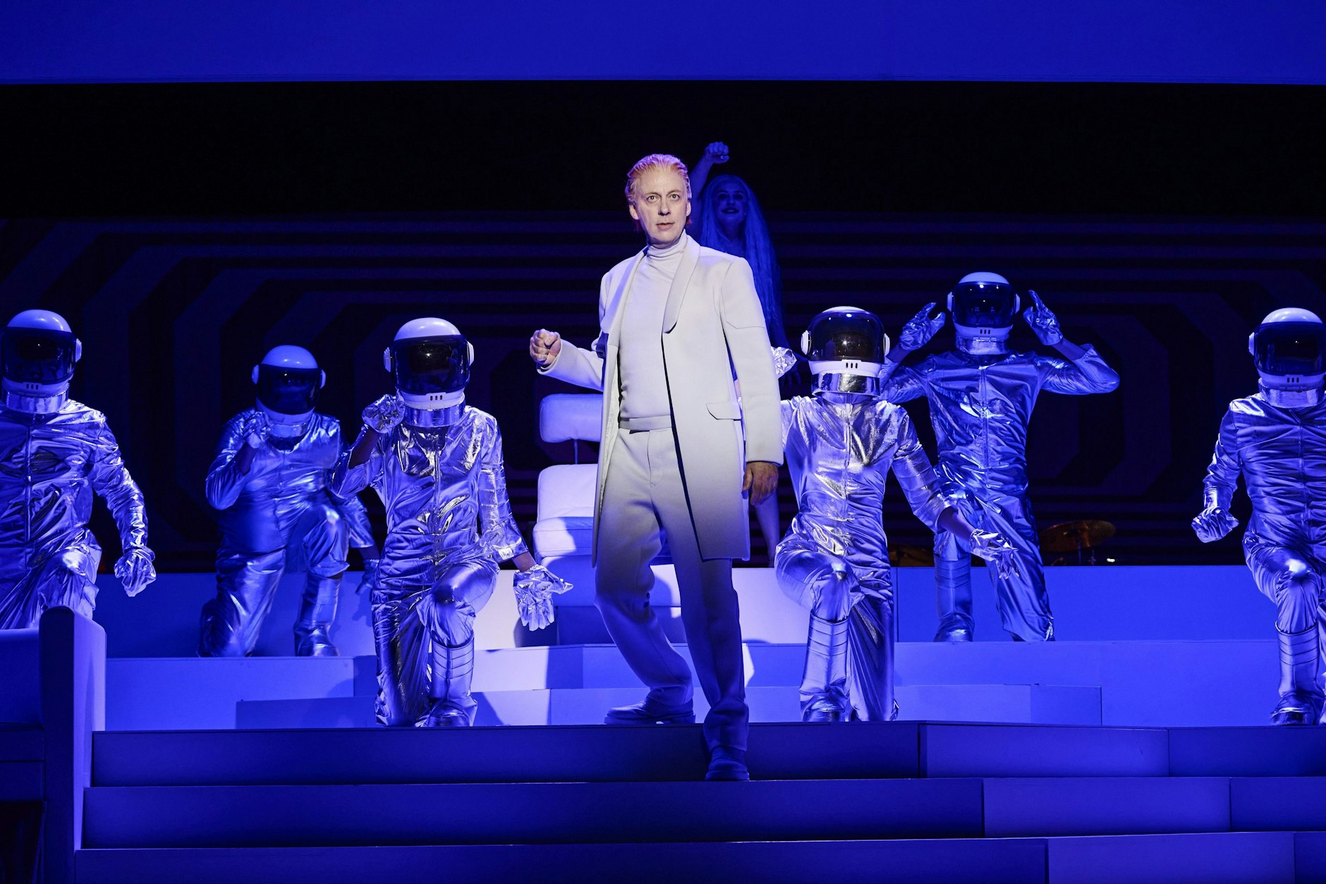 Philipp Mauritz (M.) in der Potsdamer „Lazarus“-Inszenierung