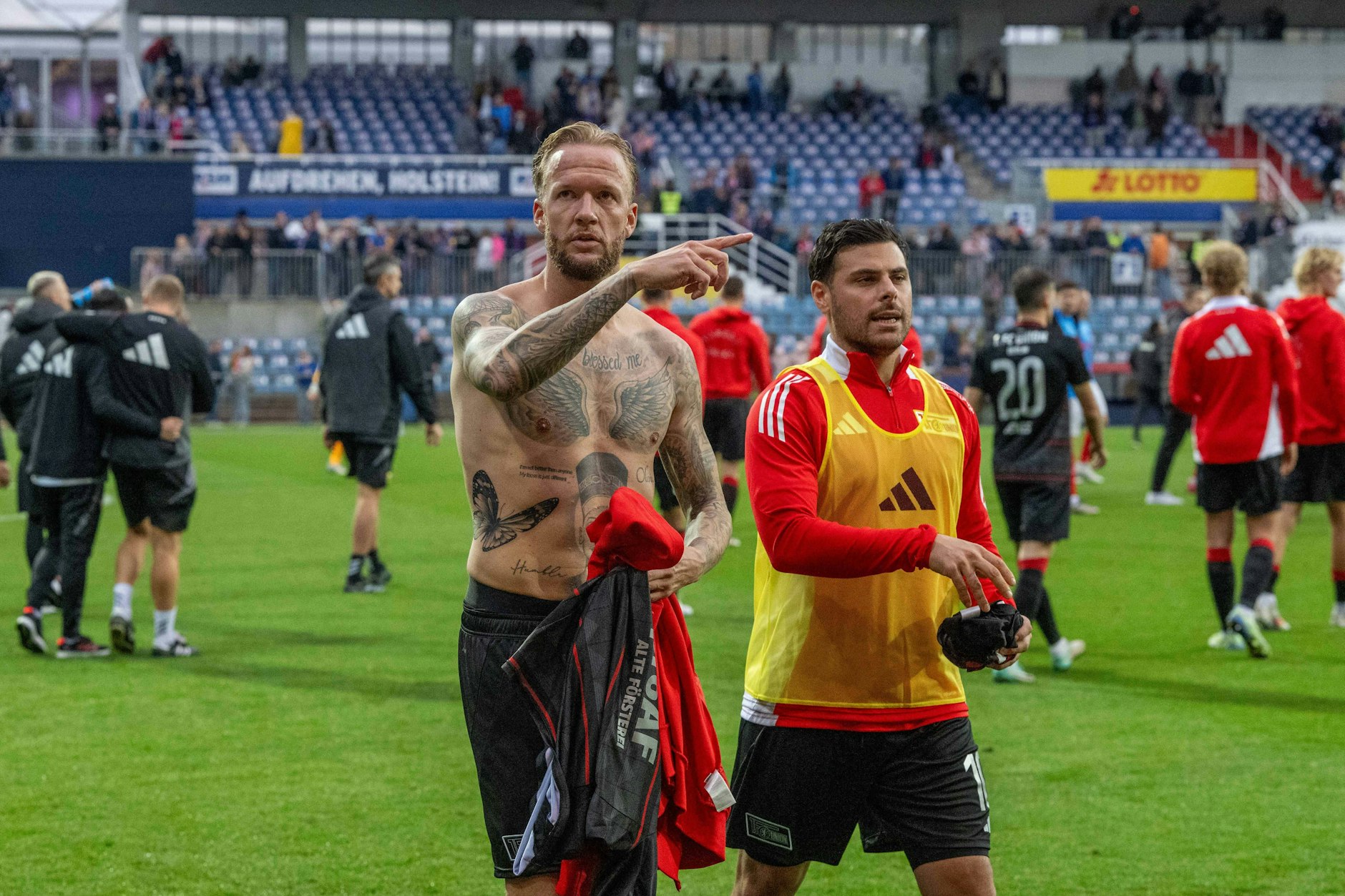 Hier oder da lang? Kevin Vogt (33), Abwehrchef des 1. FC Union, denkt lieber nur von Spiel zu Spiel. Andere Unioner reden dagegen bereits von Europa.