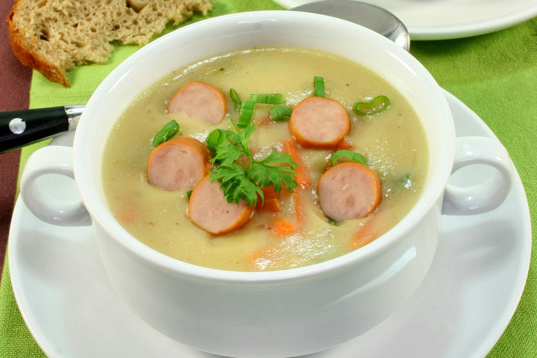 Ein echter Seelenwärmer: Omas Kartoffelsuppe!