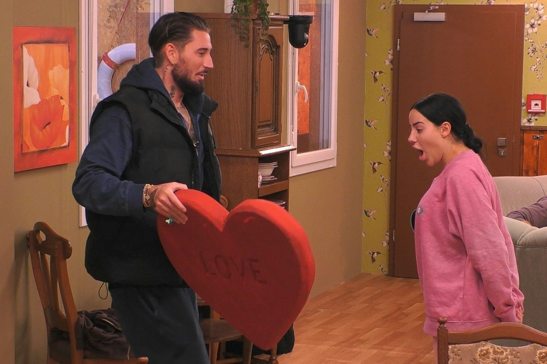 Mike Heiter hat Leyla Lahouar bei „Promi Big Brother“ einen Heiratsantrag gemacht.