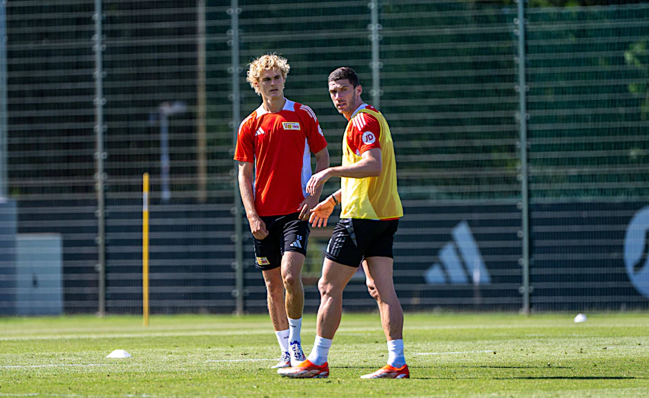 Mach du das mal: Tom Rothe (19) kompensiert den Abgang von Robin Gosens (30, r.) beim 1. FC Union bisher ziemlich eindrucksvoll.