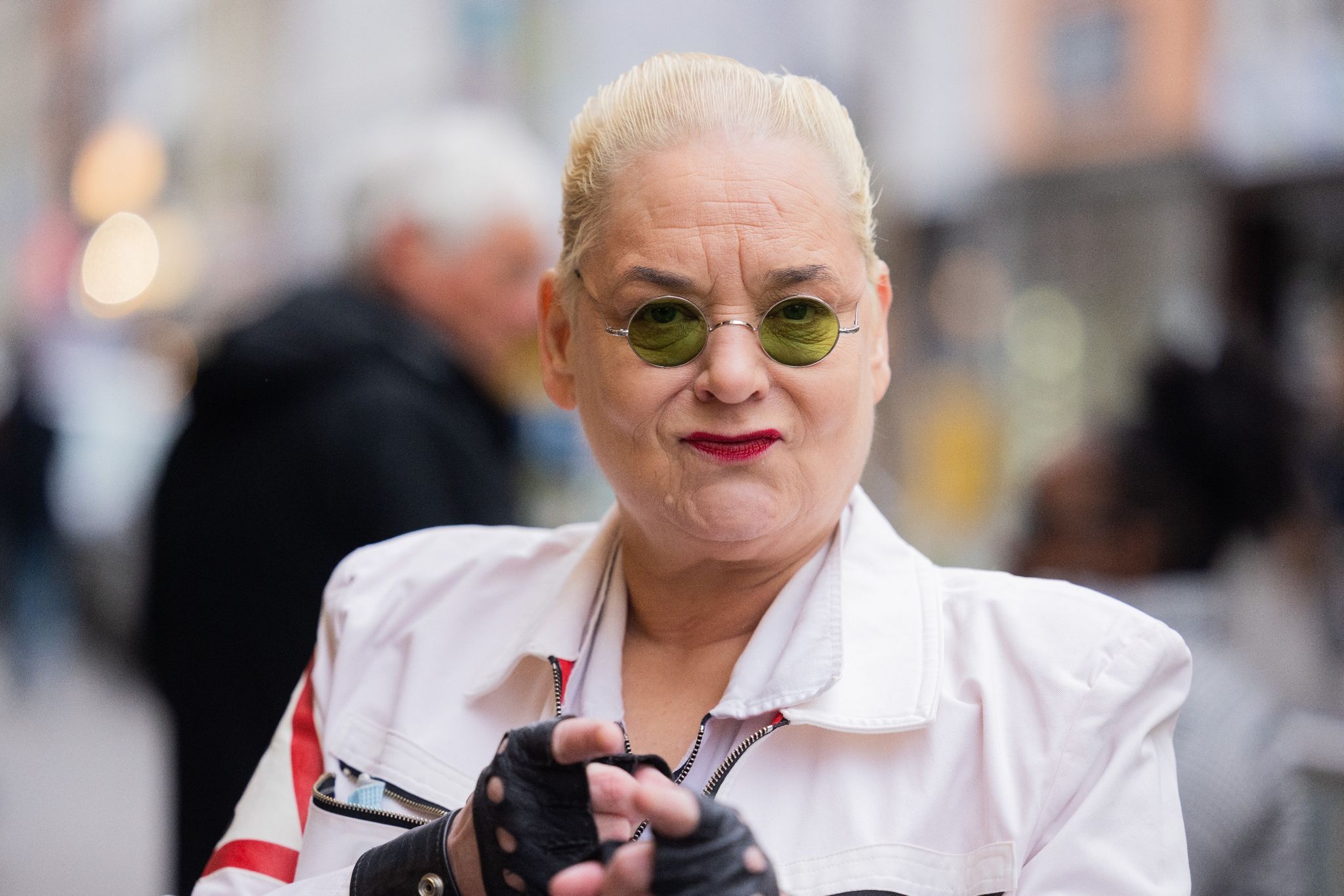 Doppelter Beinbruch mit Nebenwirkung: Hella von Sinnen säuft nicht mehr