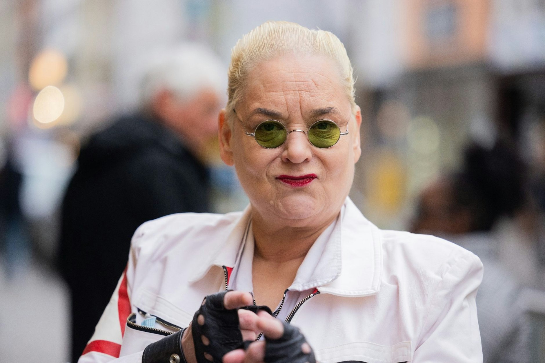 Hella von Sinnen startet nach dem doppelten Beinbruch das Comeback. 