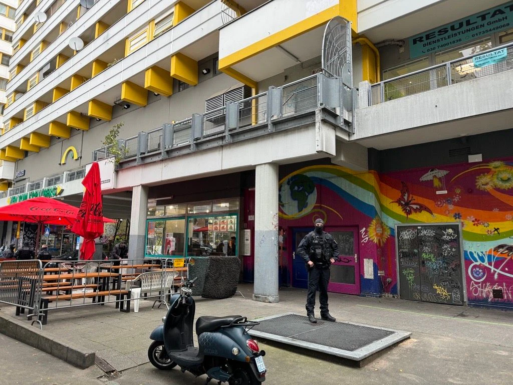 Mitglied der linksextremen „Hammerbande“ wohnte Tür an Tür mit der Berliner Polizei