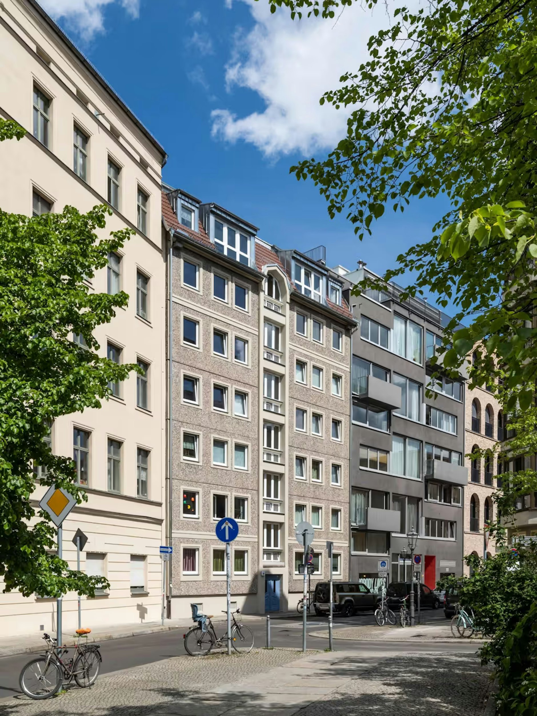 Eine sogenannte Altstadtplatte aus DDR-Zeiten in der Linienstraße am Koppenplatz. Auch dieses Gebäude wird unter Denkmalschutz gestellt.