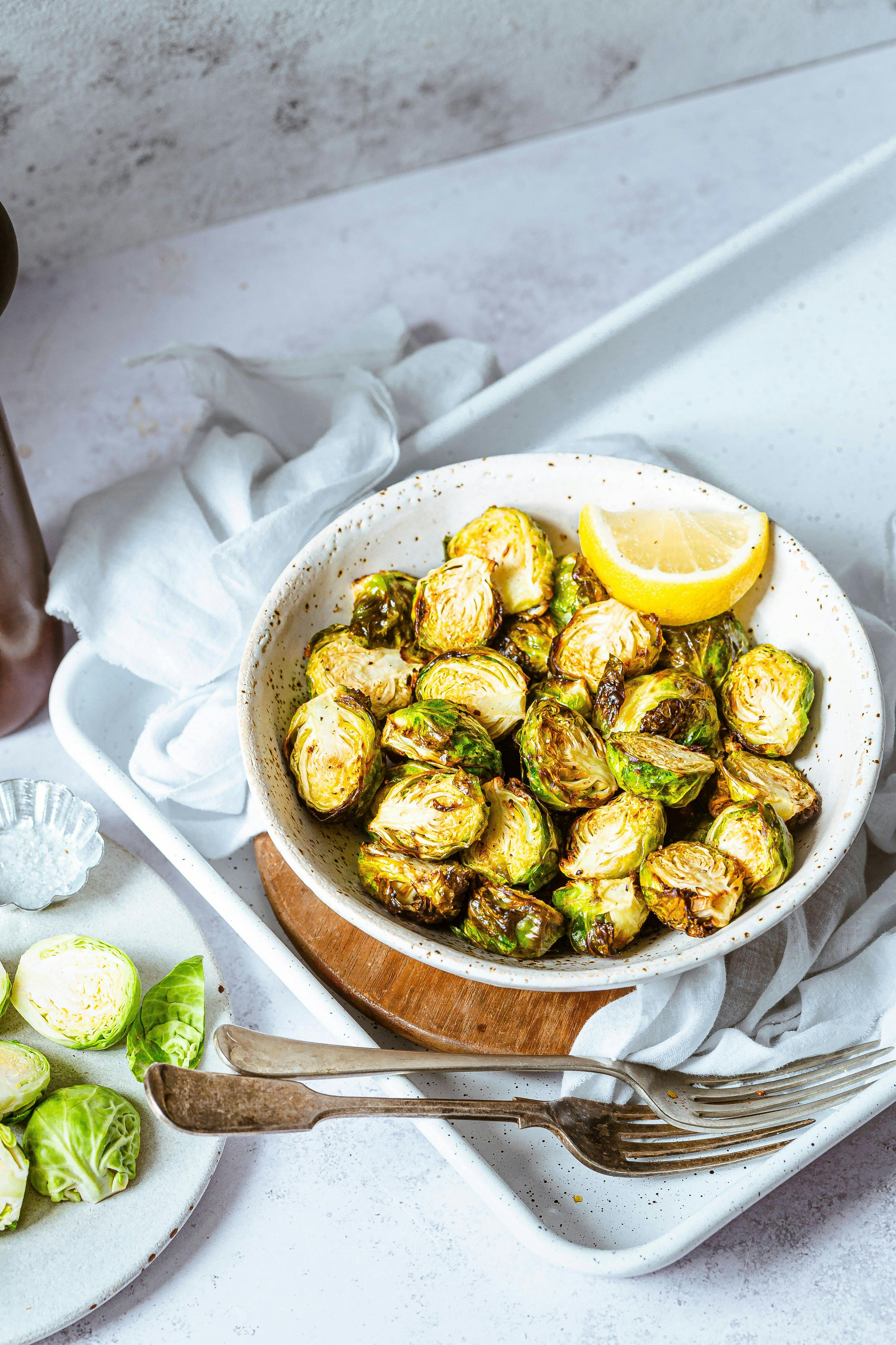 Gerösteter Rosenkohl mit Weintrauben und Nüssen – das geniale Rezept