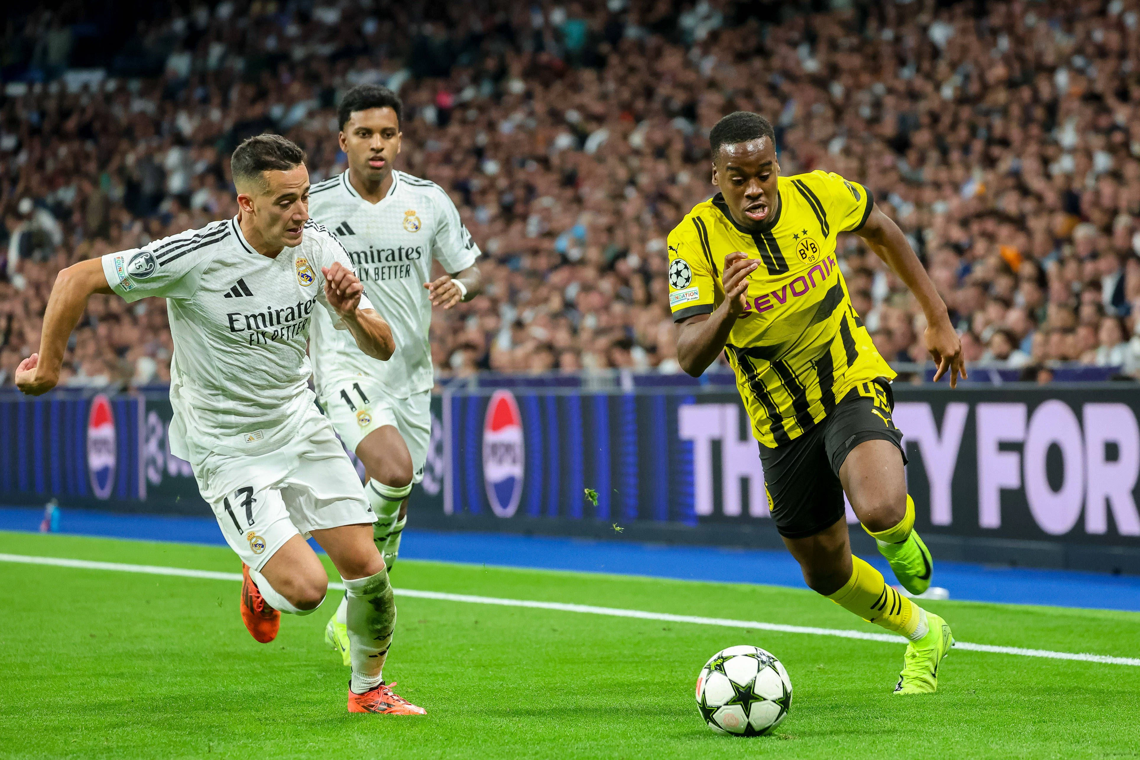 Jamie Gittens (20) wirbelte für den BVB und ließ die Stars von Real Madrid reihenweise stehen. Nach seiner Auswechslung brach der BVB zusammen.&nbsp;