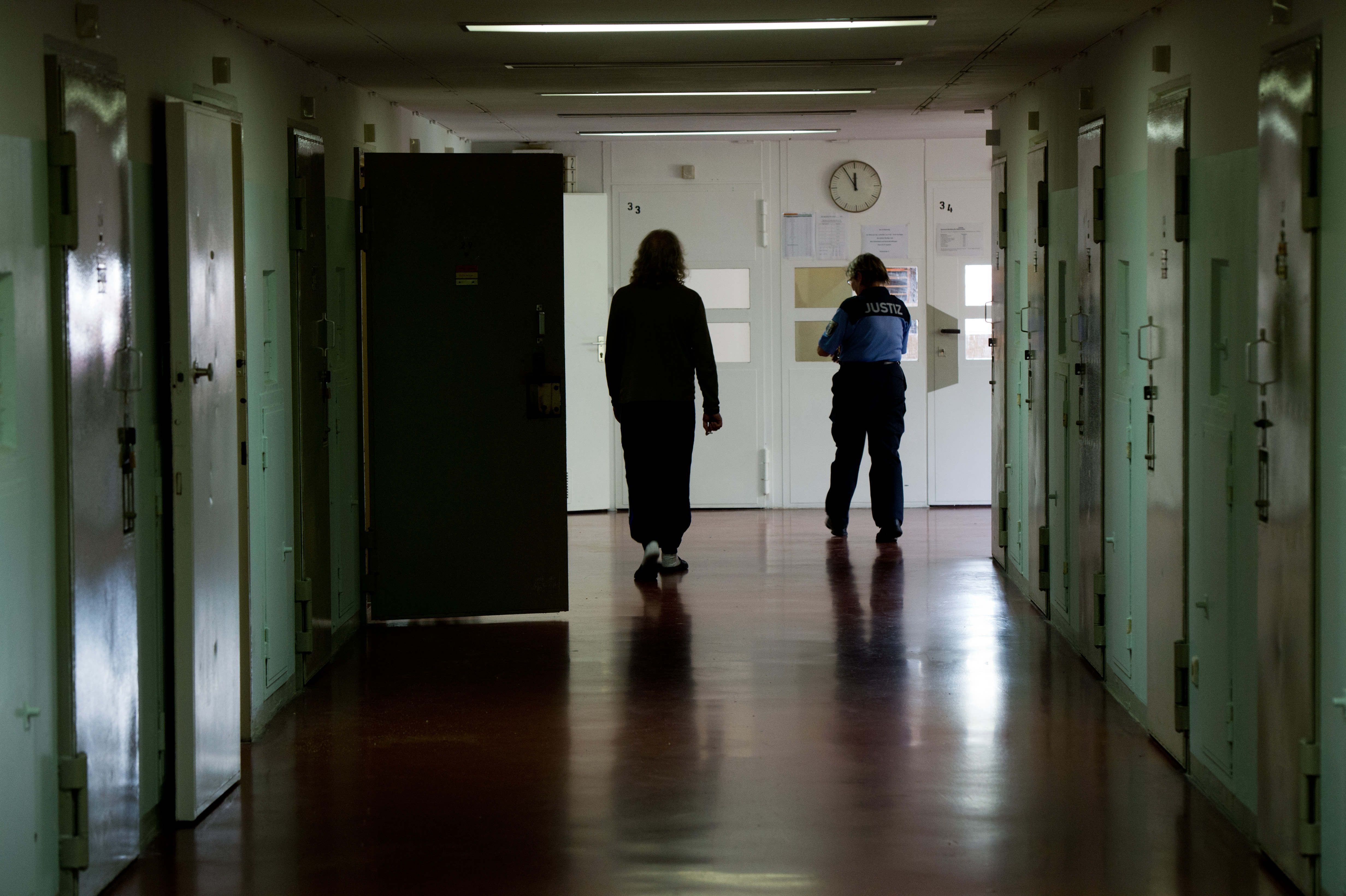 Unglaublich! Berliner freiwillig im Knast