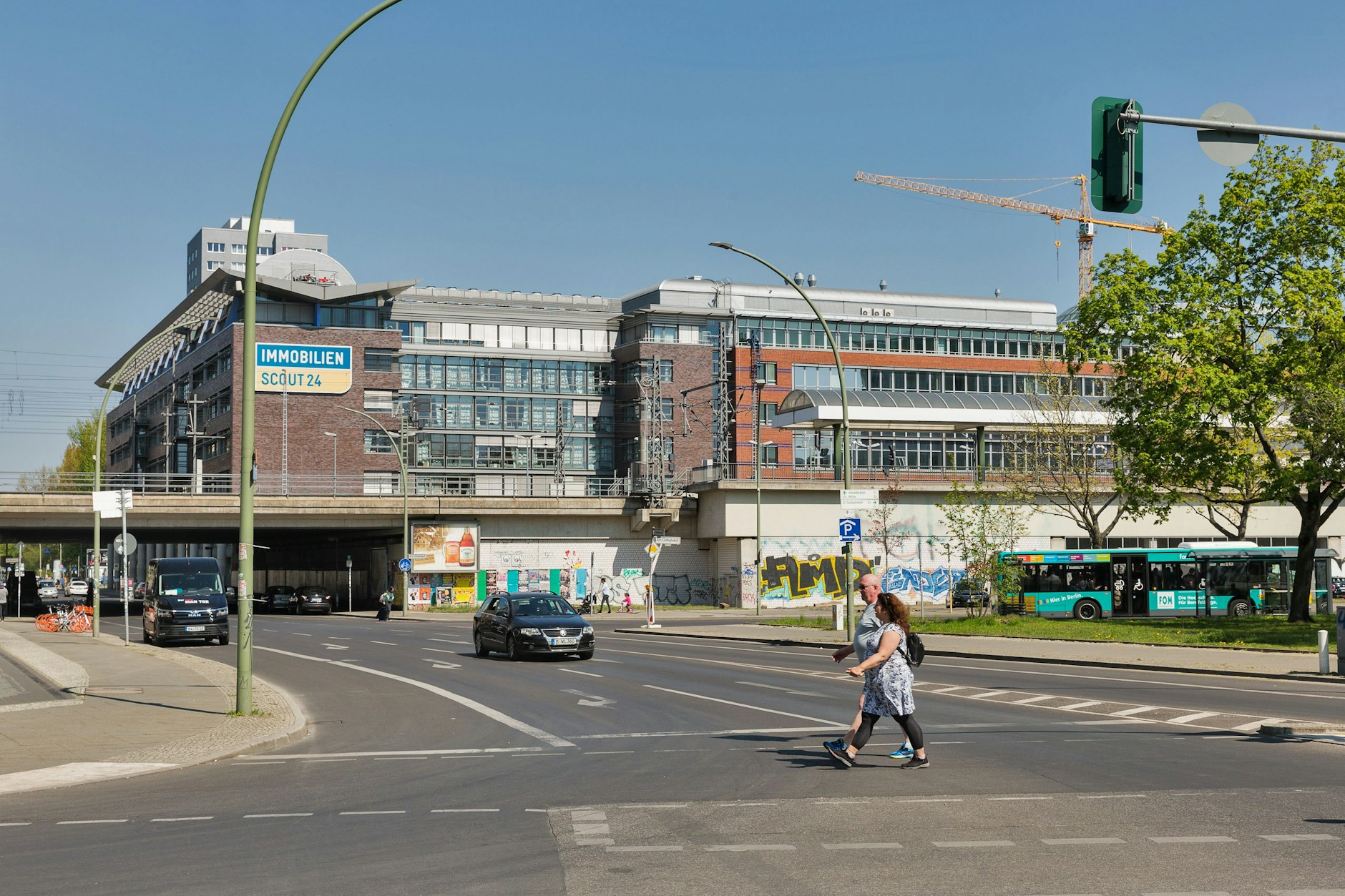 Der unbekannte Täter soll die Mädchen aus der Lobby des Hotels bis zum Zimmer verfolgt und sie dort mit dem Hammer angegriffen haben.