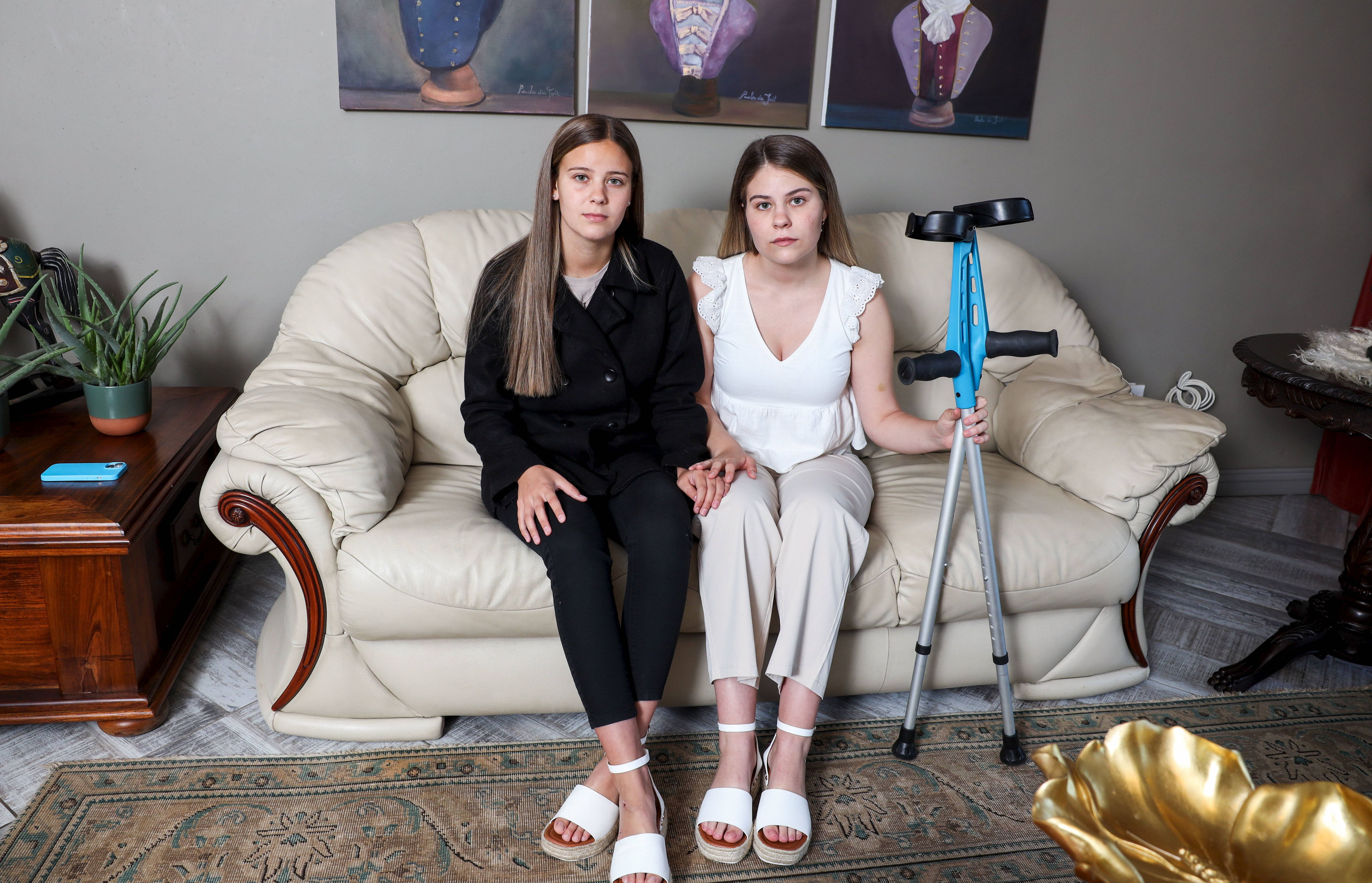 Image - Mutter kommt zum Abschlussball – und stirbt neben ihren Töchtern