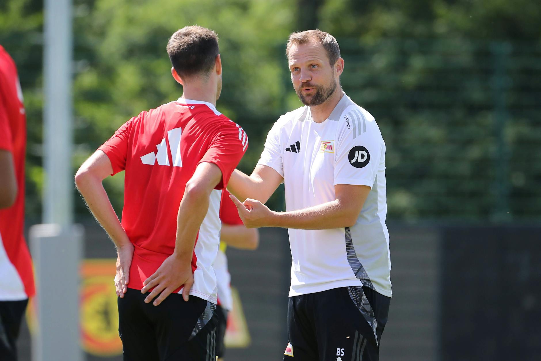 Janik Haberer (30) spielt unter Coach Bo Svensson (45) auf einer anderen Position als unter Ex-Trainer Urs Fischer (58).