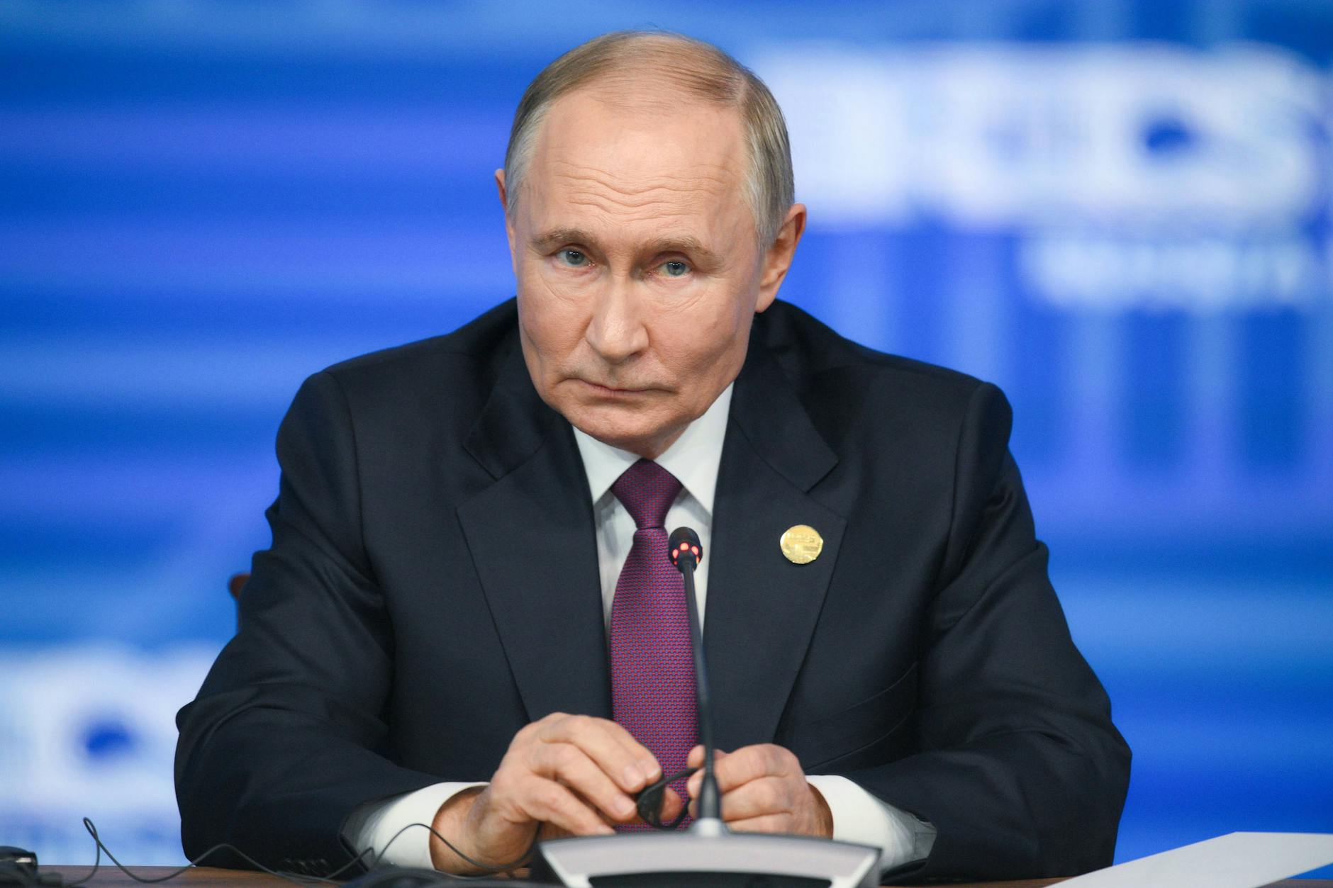 Der russische Präsident Wladimir Putin bei der abschließenden Pressekonferenz des 16. Brics-Gipfeltreffens in Kasan.