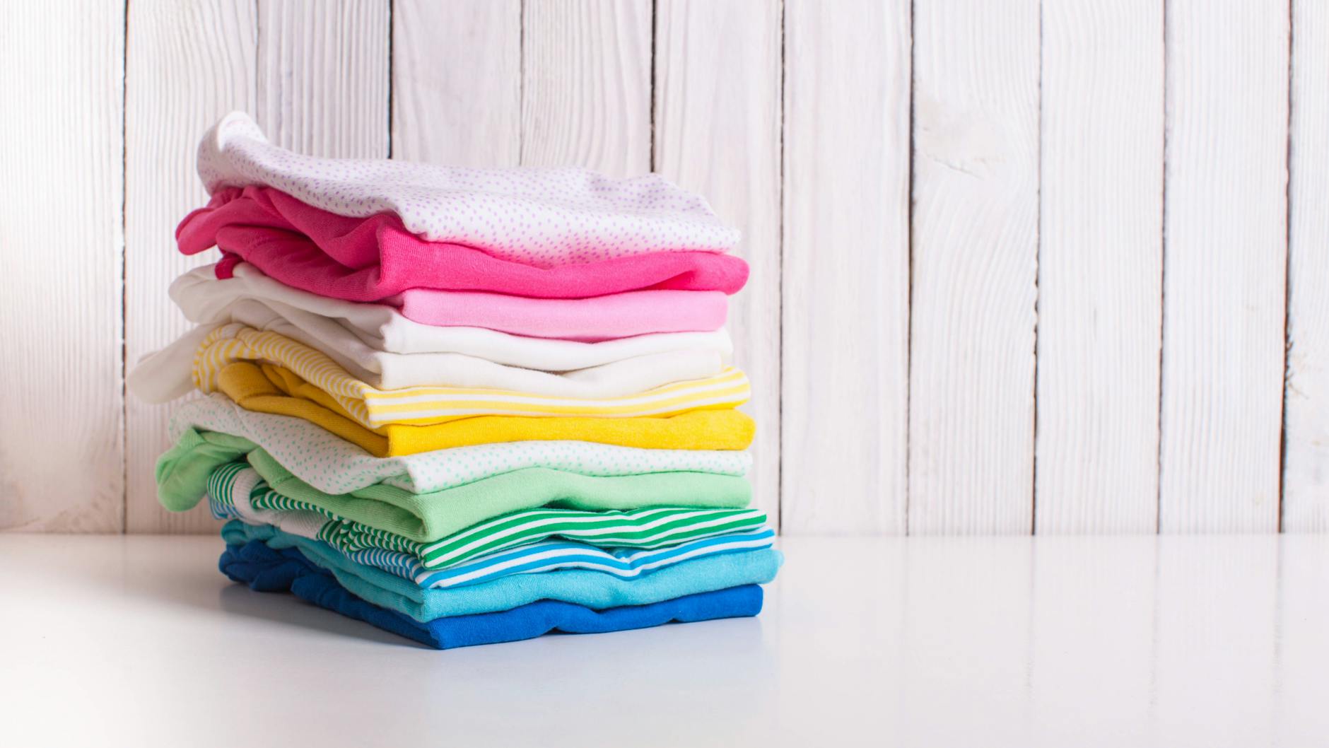 Welche Farbe passt am besten in Ihren Kleiderschrank?